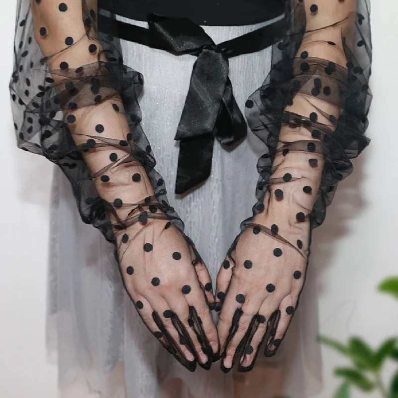 Simple and elegant wedding dressesBlack Dotted Bridal Gloves Short Wedding Gown