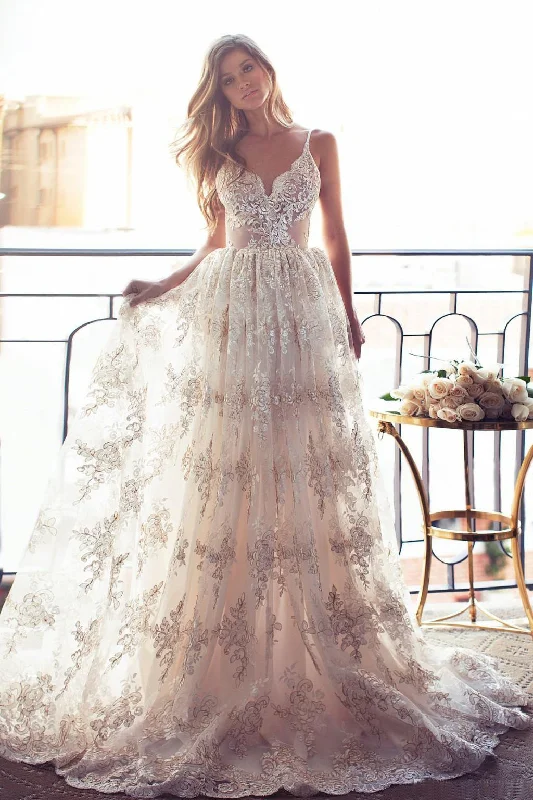 Destination wedding dressesSexy Spaghetti Straps Backless Lace Beach Wedding Dress Summer Wedding Dress Luxury Lace Gown