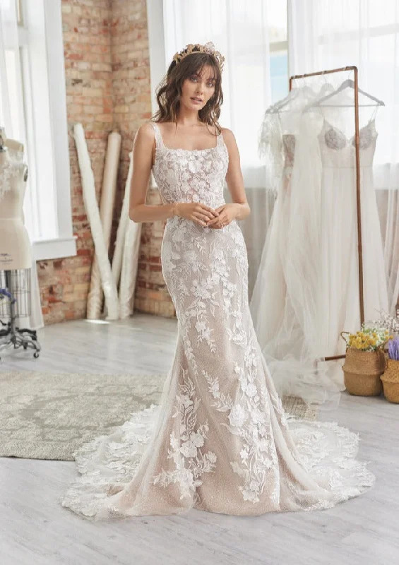 Best wedding dresses for short bridesMaggie Sottero Albany Wedding Dress Classic Lace Gown