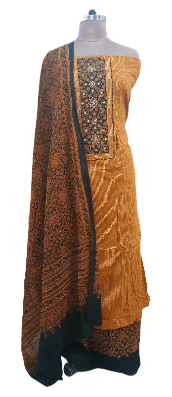 Neutral tone unclassified dressesCotton Kantha Kurta with Ajrakh Dupatta Suit EV20 Neutral tone unclassified dresses